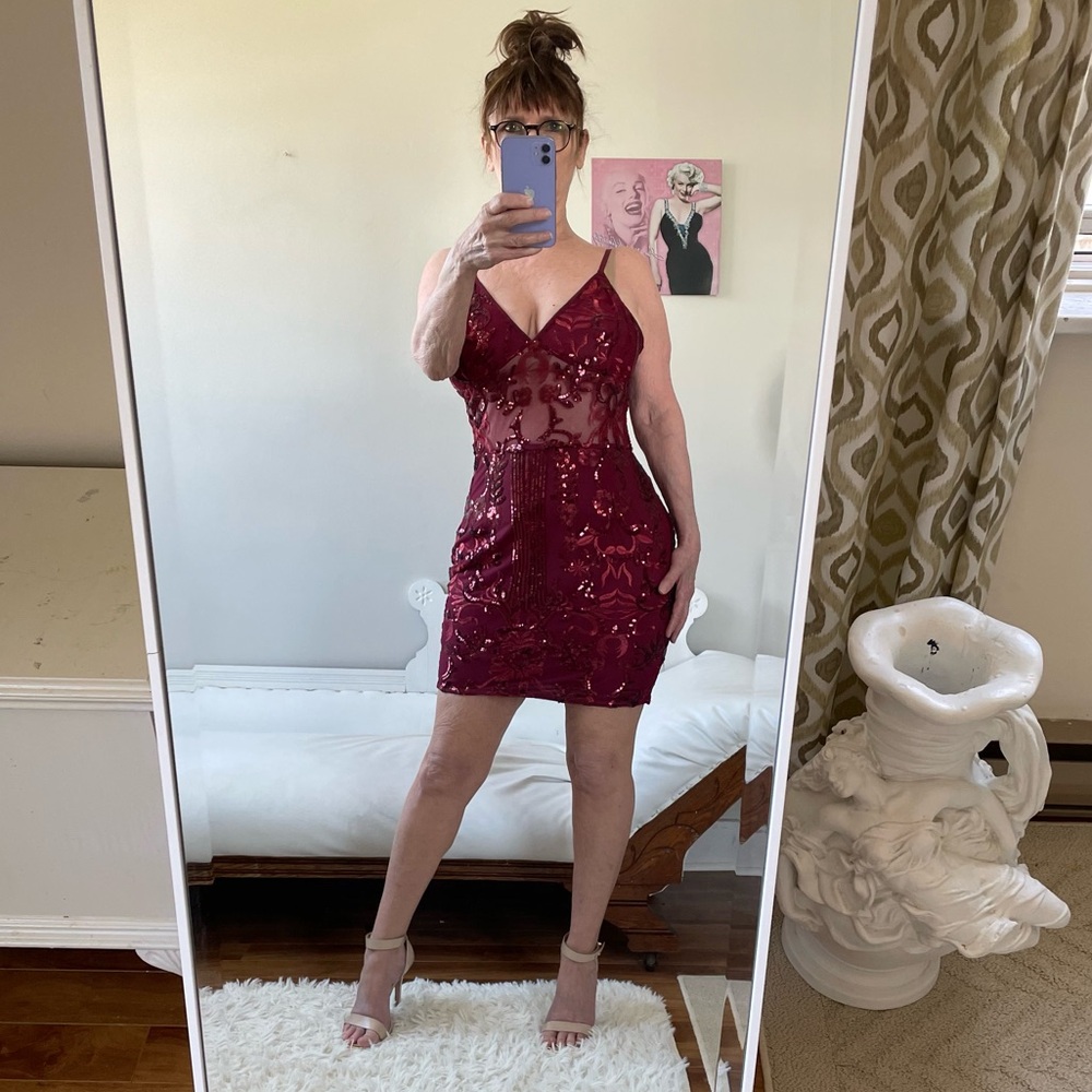 NWT PRETTY LITTLE THING BURGUNDY SLEEVELESS SEQUIN DRESS SHEER ILLUSION STRAPS